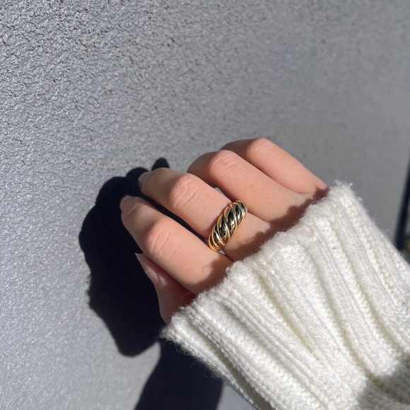 CLOSING SALE! 18K Gold Plated croissant Ring - Picture 3 of 10